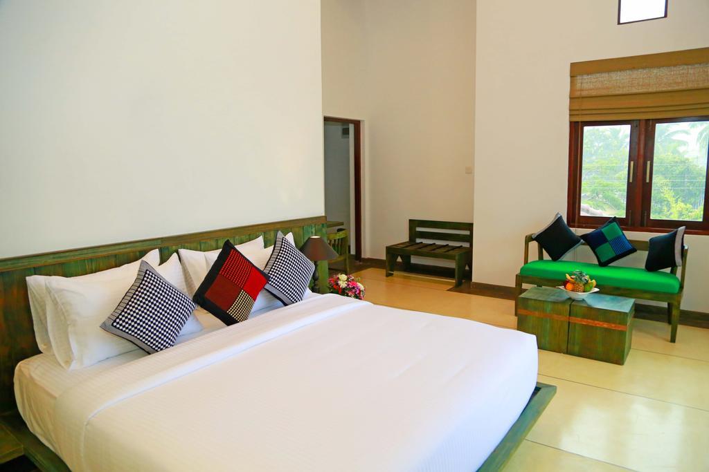 Tranquil Negombo Boutique Hotel Exterior photo