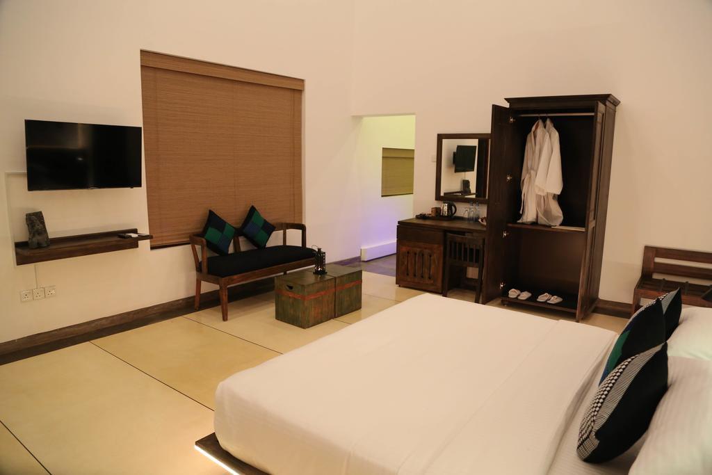 Tranquil Negombo Boutique Hotel Exterior photo