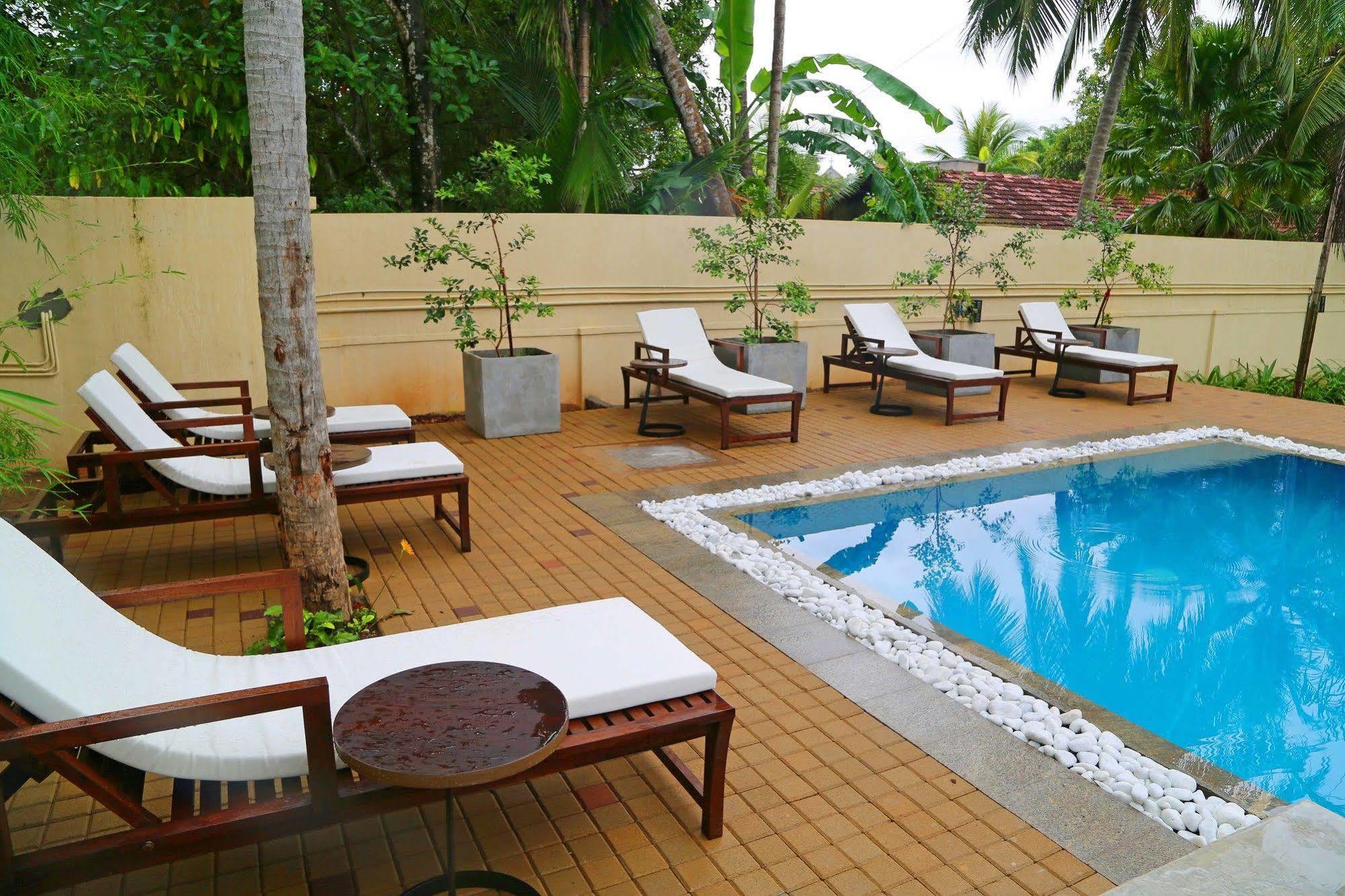 Tranquil Negombo Boutique Hotel Exterior photo