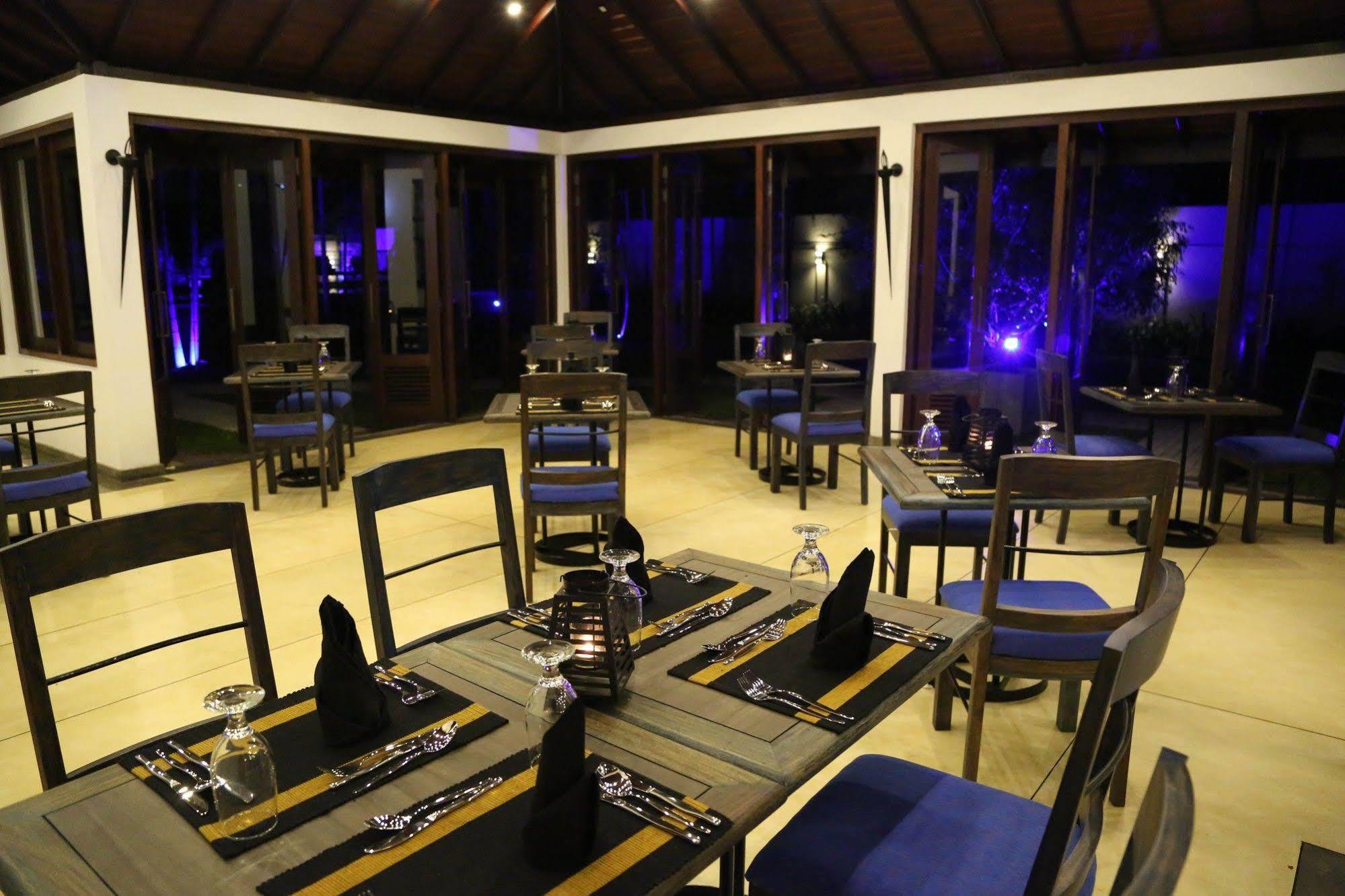 Tranquil Negombo Boutique Hotel Exterior photo