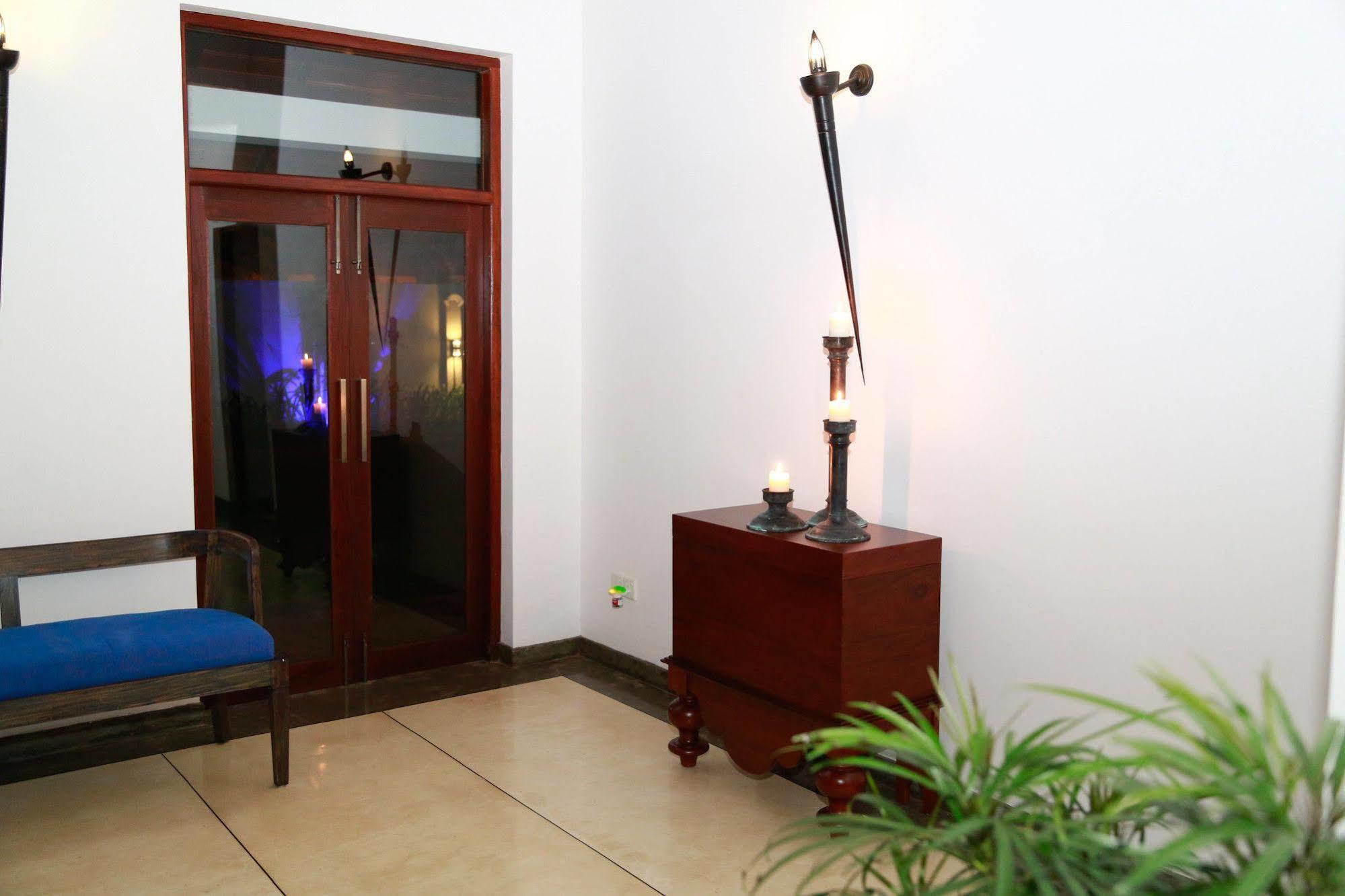 Tranquil Negombo Boutique Hotel Exterior photo